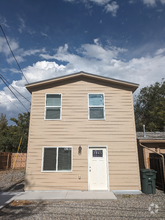 Building Photo - 930 Pinyon Ave