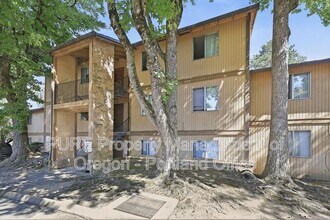 Building Photo - 14142 NE Sandy Blvd