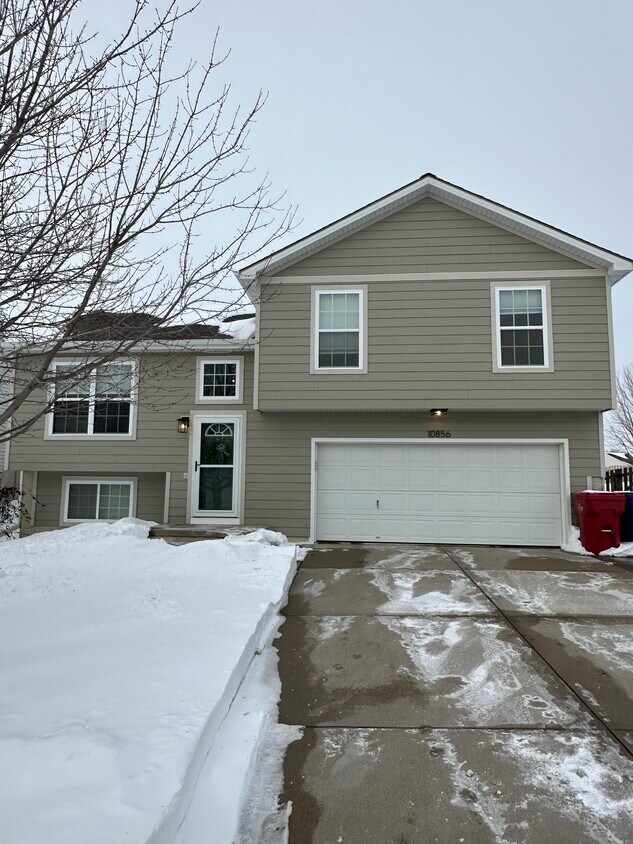 Foto principal - 10856 Hanover St