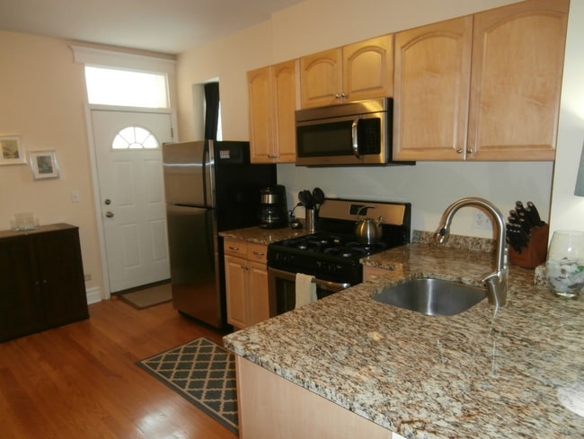 Building Photo - 4955 N Damen Ave