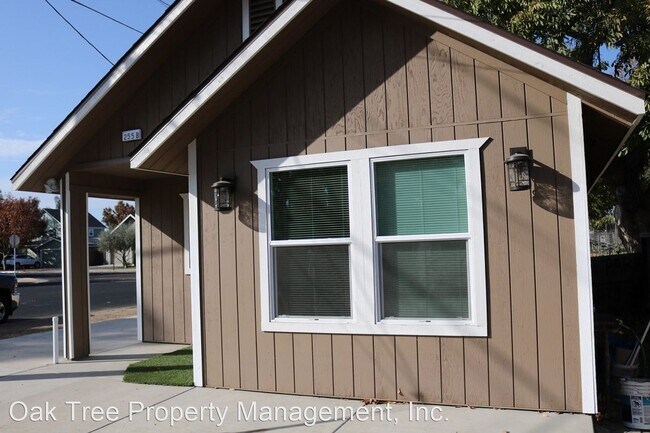 Building Photo - 1 br, 1 bath House - 255 DeWitt Avenue #B