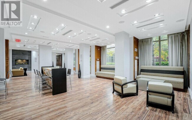 Photo du bâtiment - 310-310 Burnhamthorpe Rd W