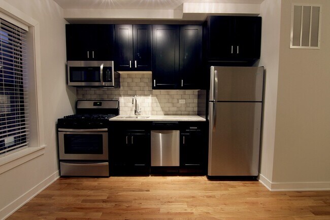 Foto del edificio - 2224 W Eastwood Ave