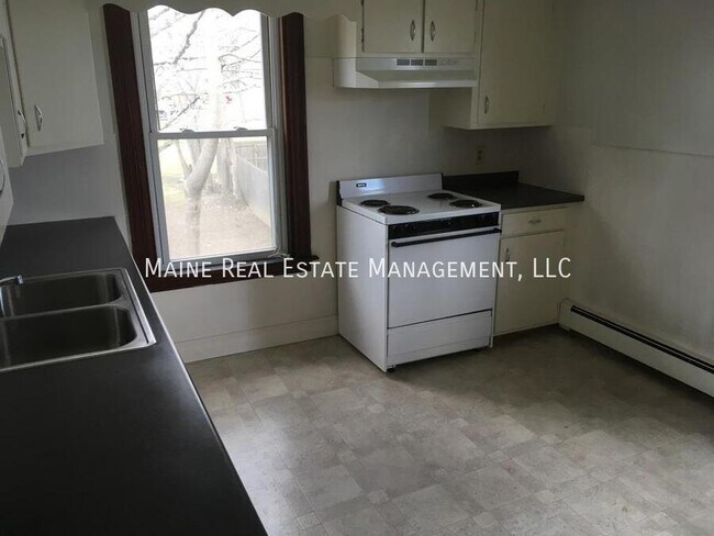 Foto del edificio - 699-701 Main St. Apt