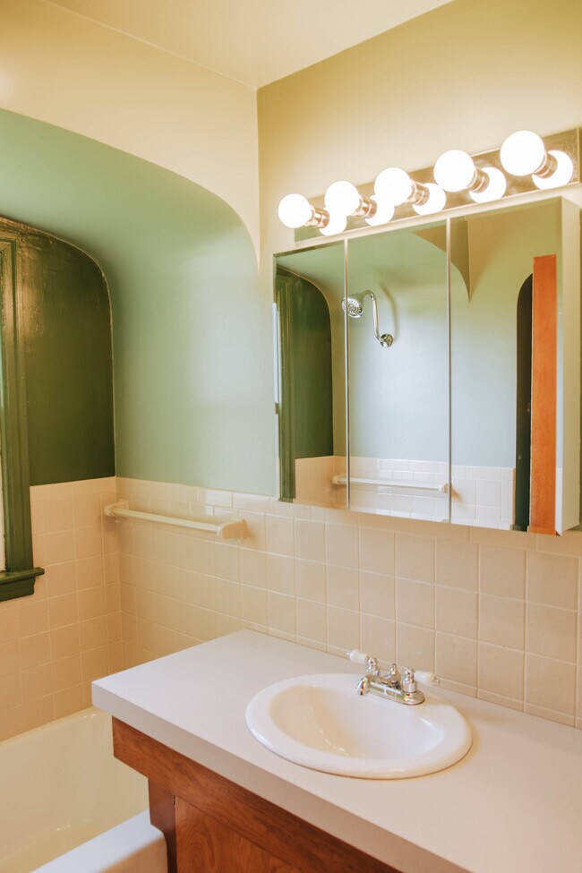 Baño - 937 Washington Ave