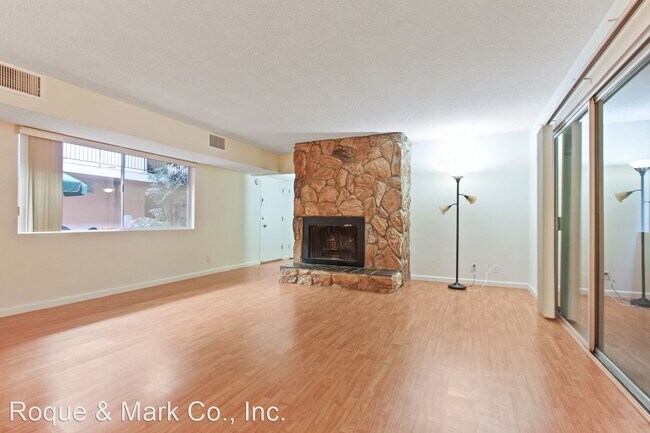 Foto del edificio - 2 br, 2 bath Apartment - 12246 Montana Ave...