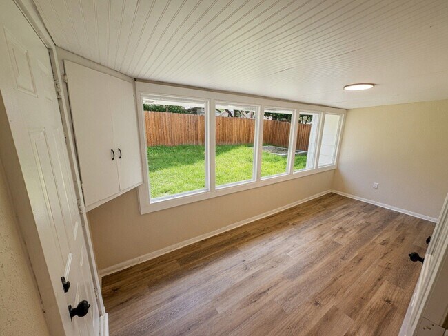 Building Photo - 14147 Swallow Dr