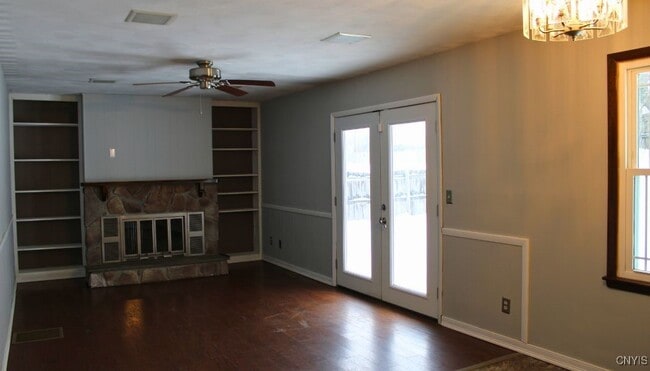 Building Photo - 7994 Northwood Dr