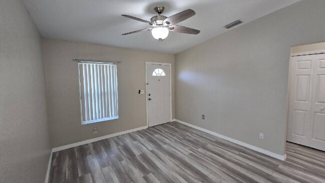 Foto del edificio - 7201 63rd St N