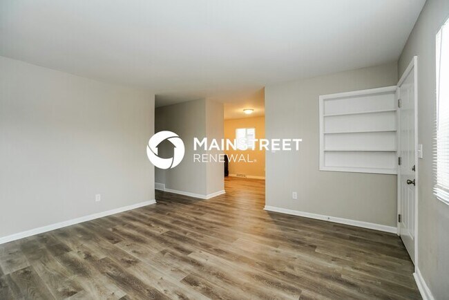 Foto del edificio - 3 Bedroom Pet-Friendly Home in Columbus, OH with Main Street Renewal