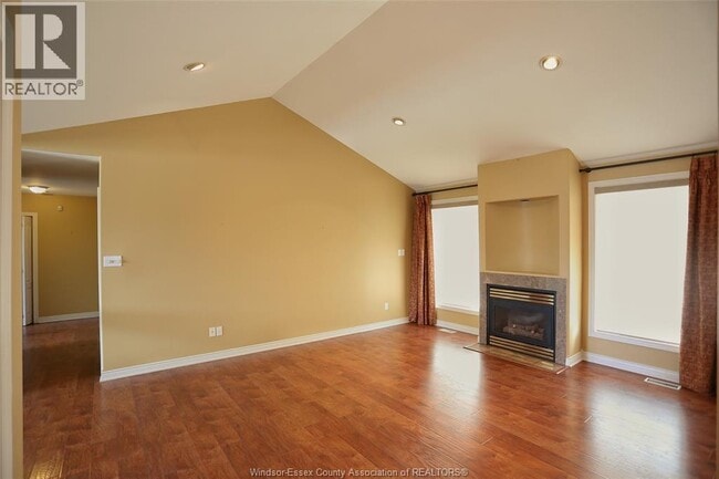 Photo du bâtiment - 1405 Lisgar Dr