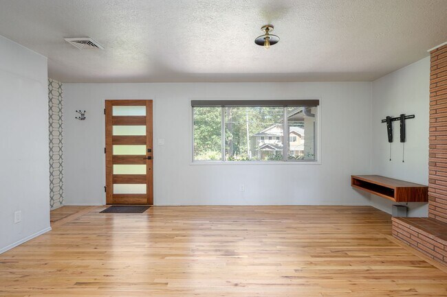 Foto del edificio - Charming Mid-Century Home in Lake Oswego S...
