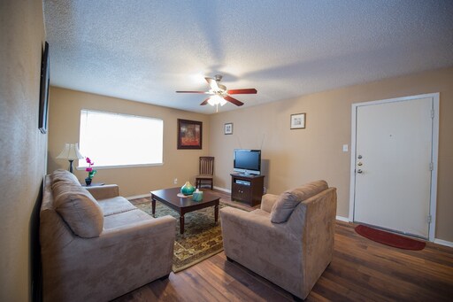 Building Photo - 1616 Royal Crest Dr