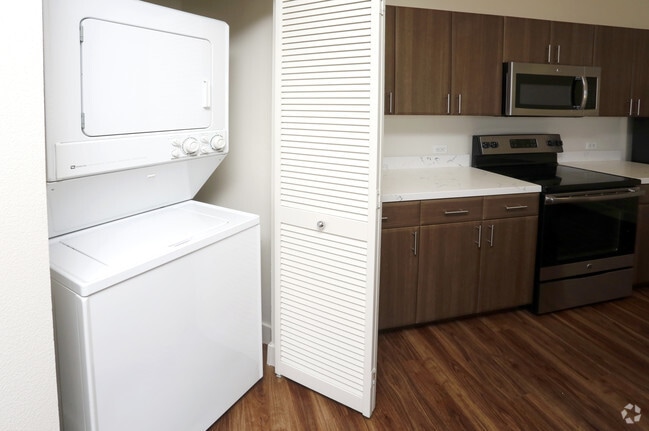 Interior Photo - 1010 Pacific