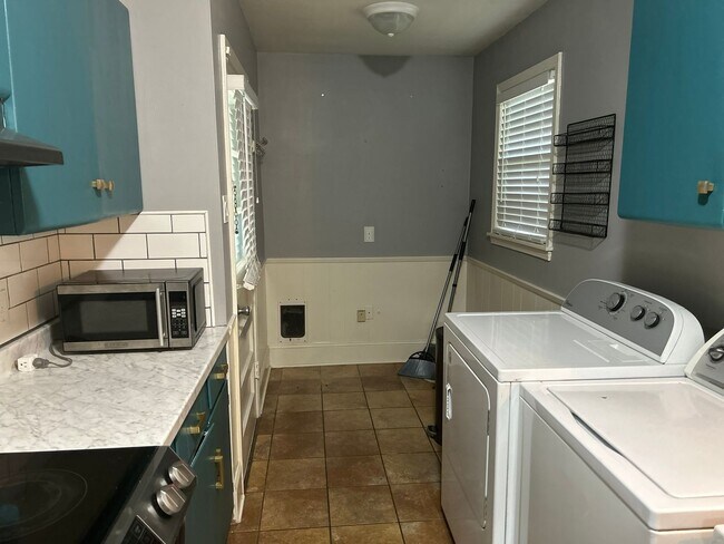 Foto del edificio - Welcome to this charming 3 bedroom, 1.5 bathroom home in Colonial Acres.