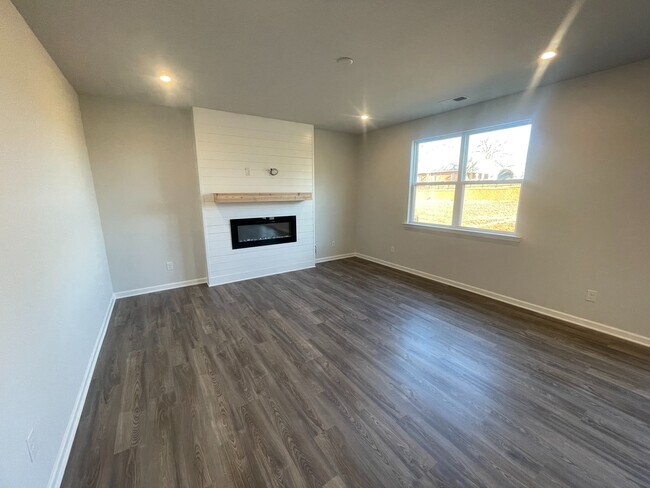 Foto del edificio - Room in Single Family Home on Lavender Meadows Ct
