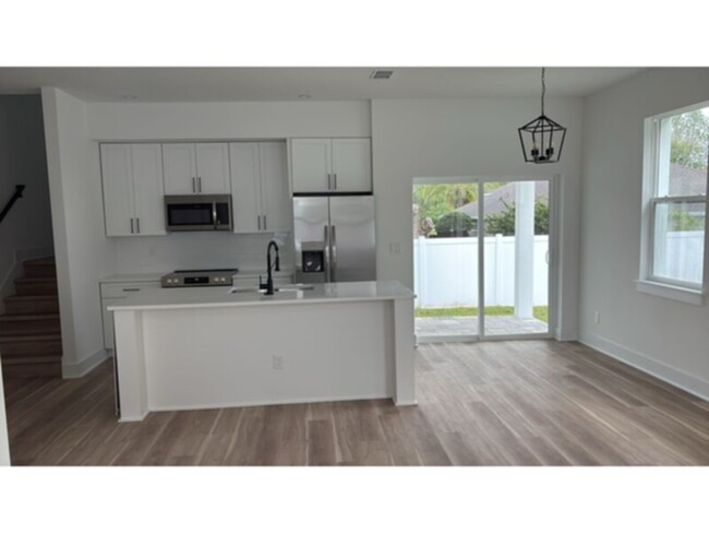Foto del edificio - BRAND NEW 3 bedroom 2.5 bath with Den and ...