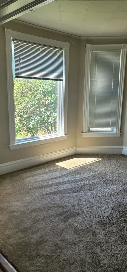 Building Photo - 4 bed 2 bath