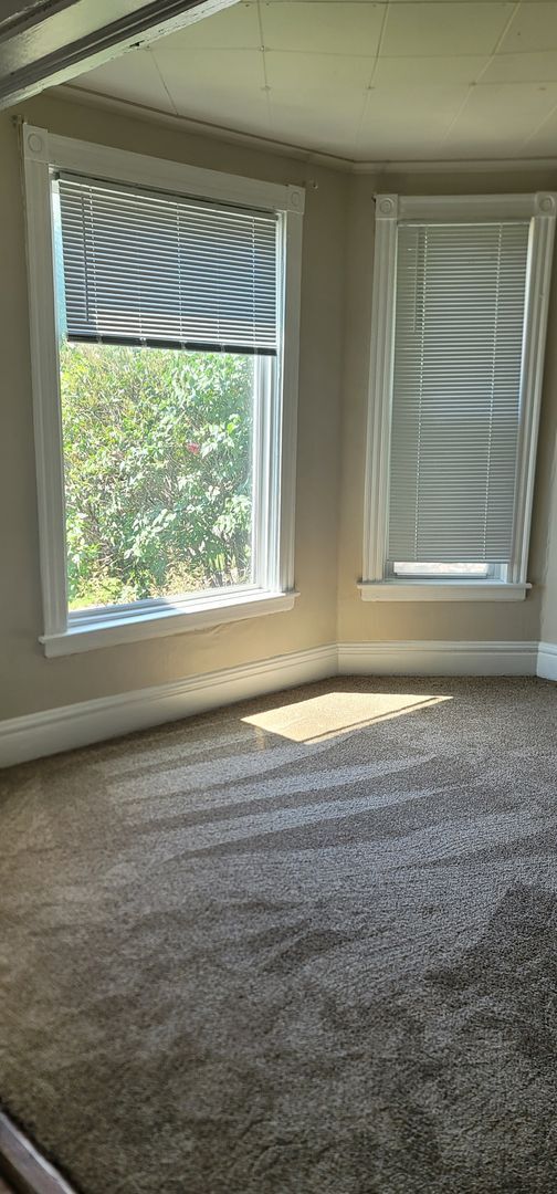 Foto del edificio - 4 bed 2 bath