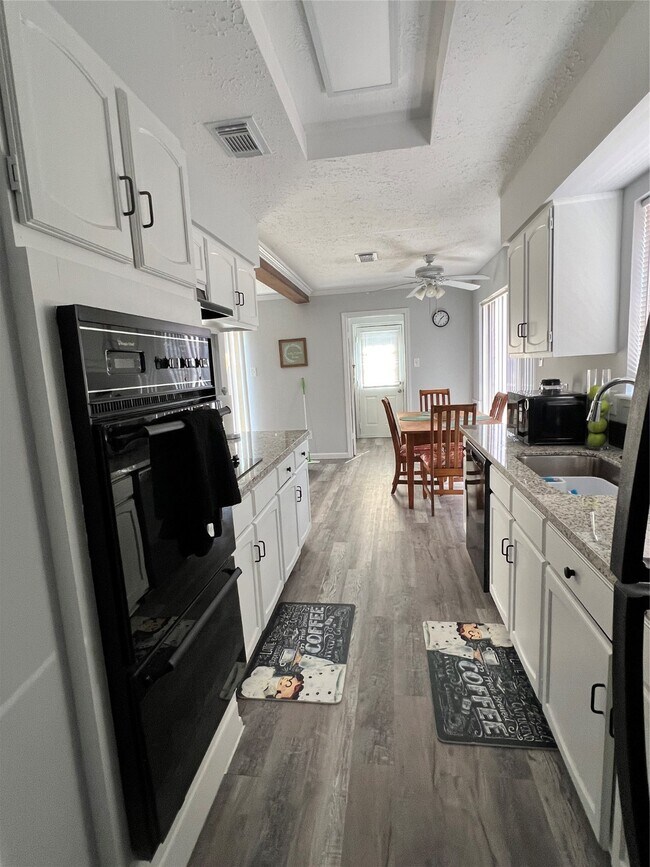 Building Photo - 11727 Scottsdale Dr