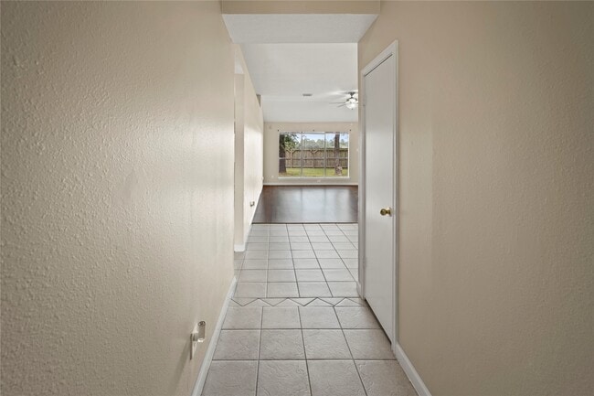 Building Photo - 22910 Pebworth Pl