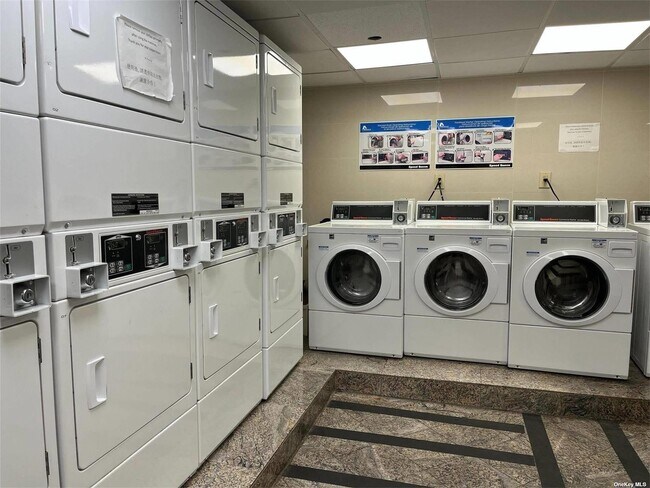 Foto del edificio - 133-38 Sanford Ave