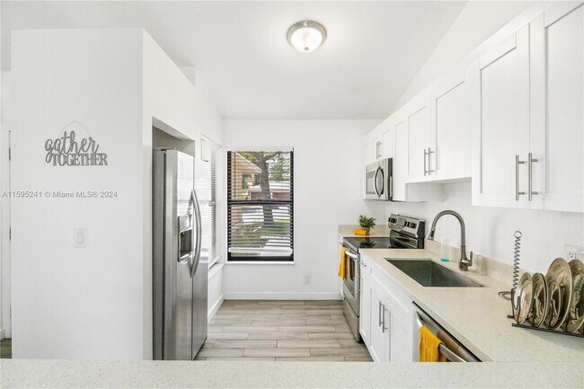 Building Photo - 1194 Hyacinth Pl