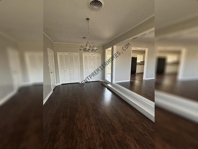 Building Photo - 4823 Greenfield Dr