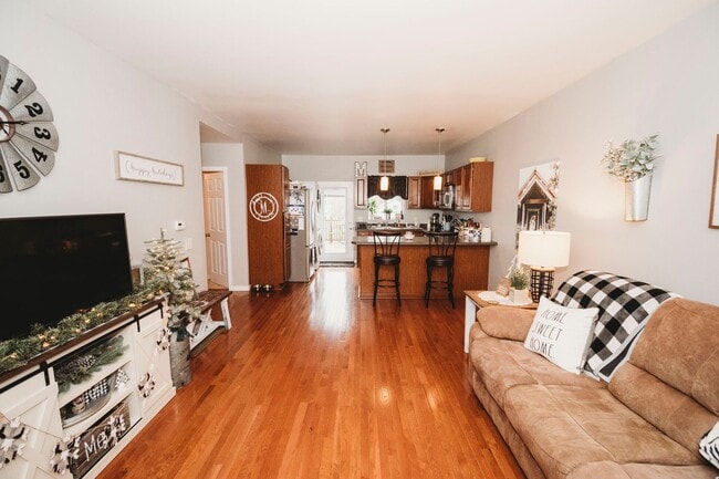 Building Photo - Charming two bedroom one bathroom home on ...
