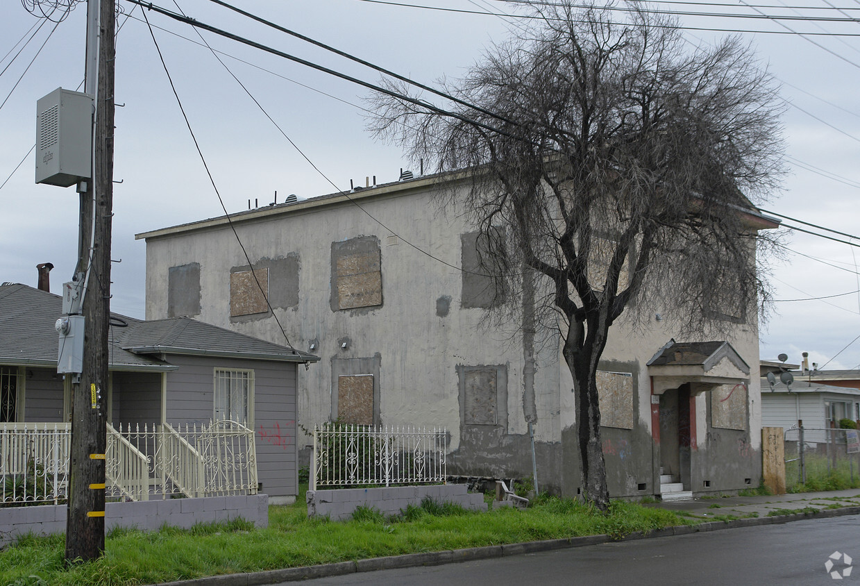 Building Photo - 854 7th St