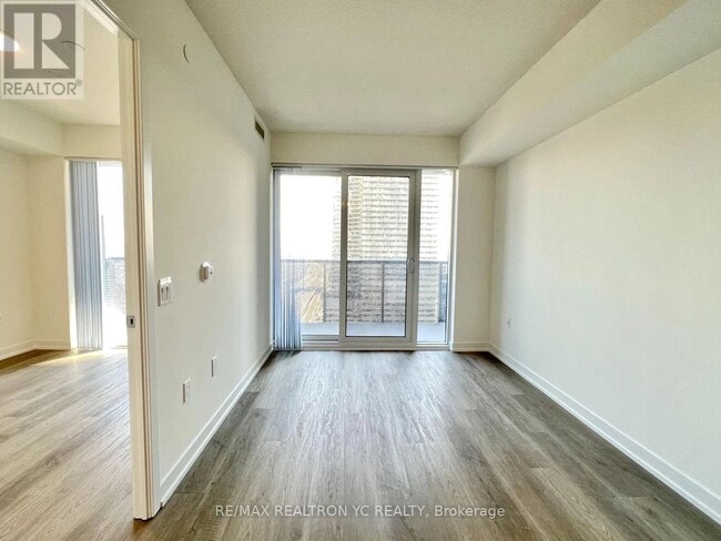 Building Photo - 138-4138 Downes St