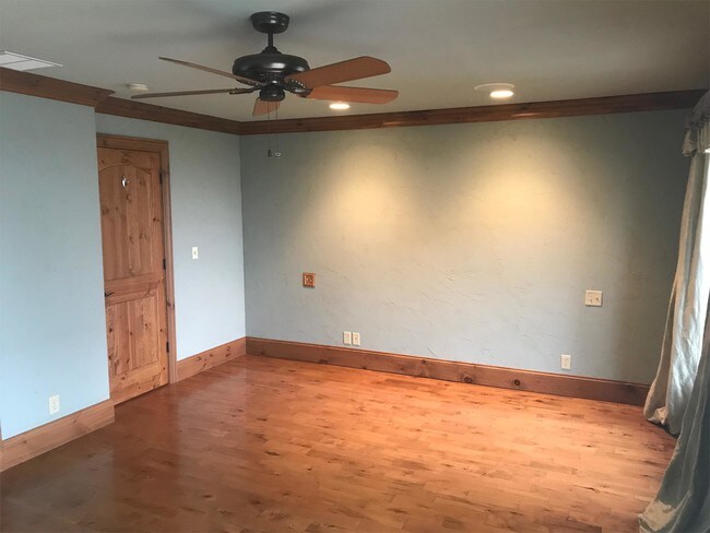 Building Photo - 302 Harbor Pointe Dr