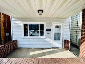 Building Photo - 207 E 15th Ave