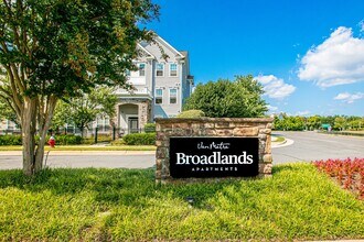 Building Photo - Broadlands Apartments