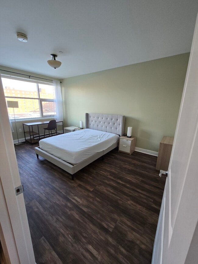 Building Photo - 5570 Centre Ave