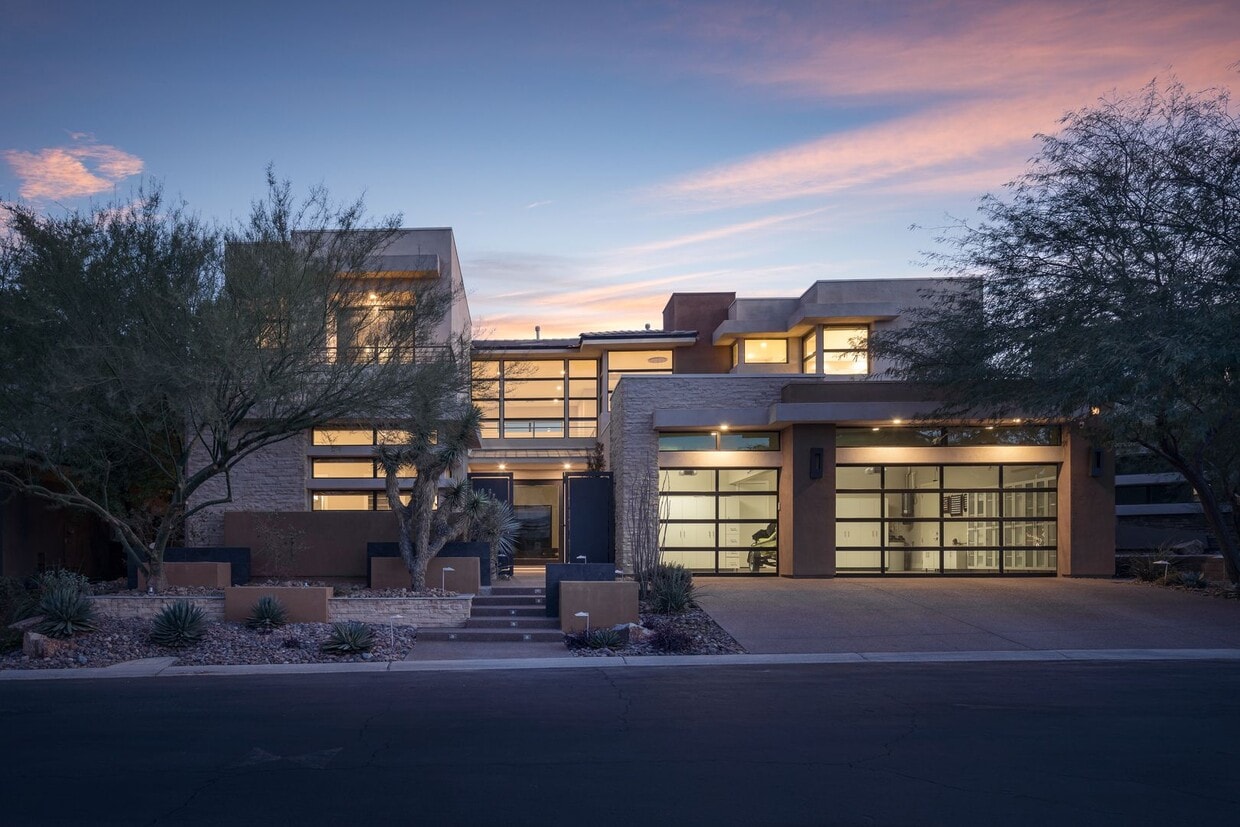 Foto principal - Exceptional 3-Bedroom Home in the Ridges