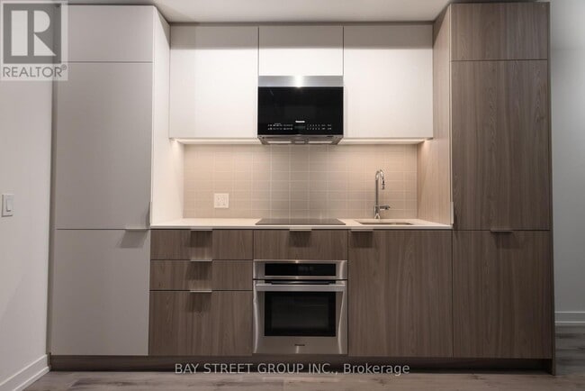 Photo du bâtiment - 28 Eastern Ave