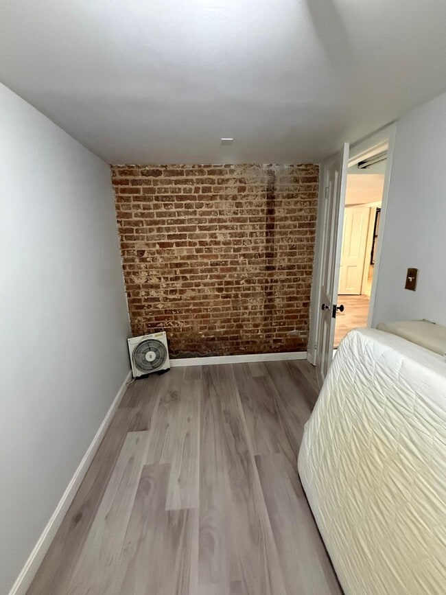 Building Photo - 53 Carman St