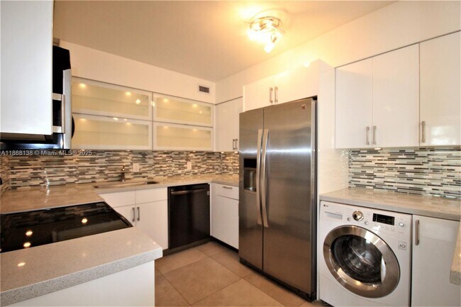 Building Photo - 5151 Collins Ave