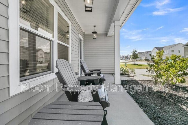 Building Photo - 451 Carrara Dr