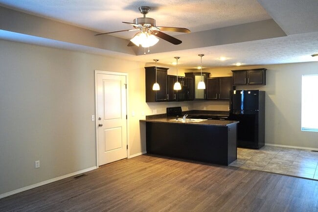 Building Photo - 3 Bedroom 2 bathroom home
