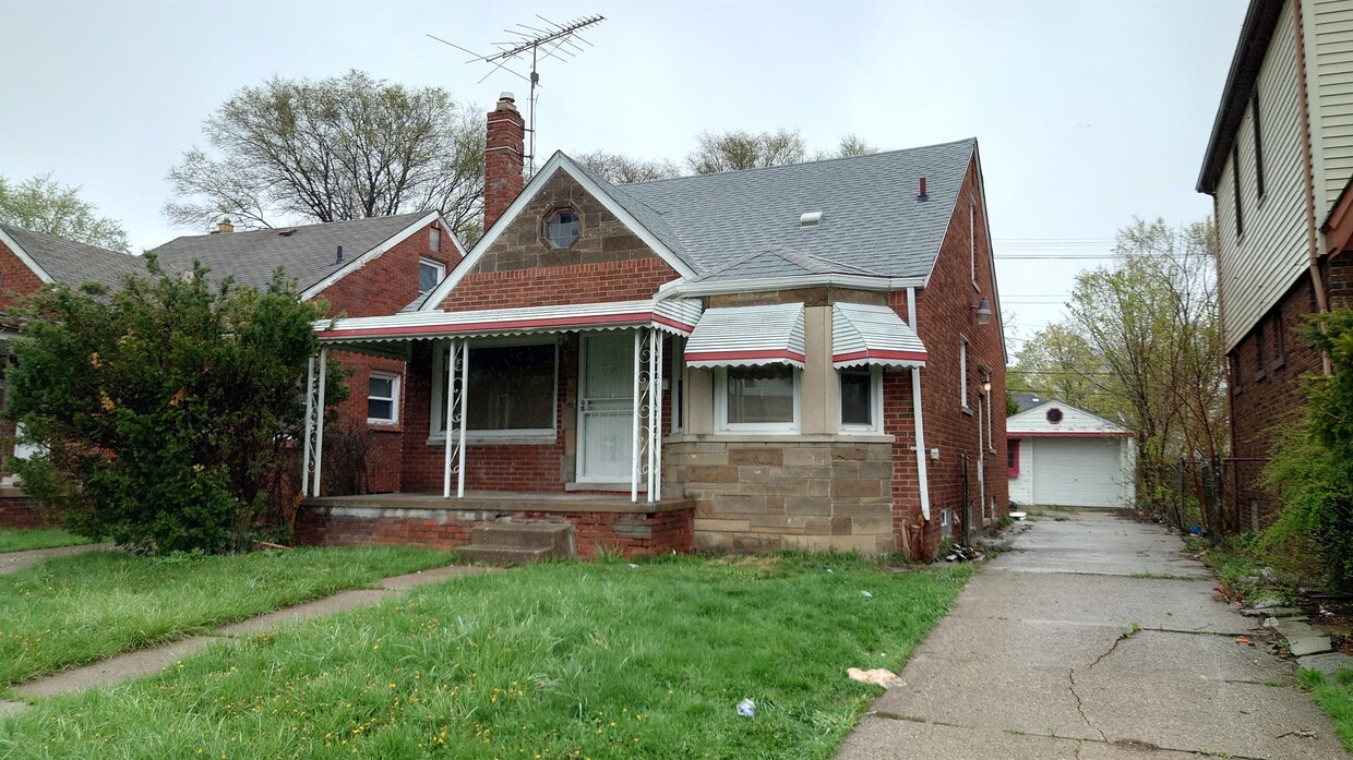Primary Photo - 17320 Albion Ave