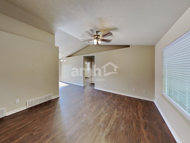 Foto del edificio - 4452 Heritage Dr