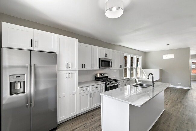 Building Photo - 8409 S Throop St