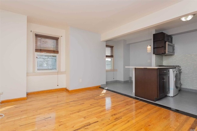 Building Photo - 21-22-22 29th St