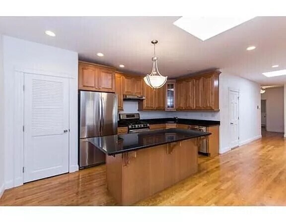 Foto del edificio - 103 Sewall Ave