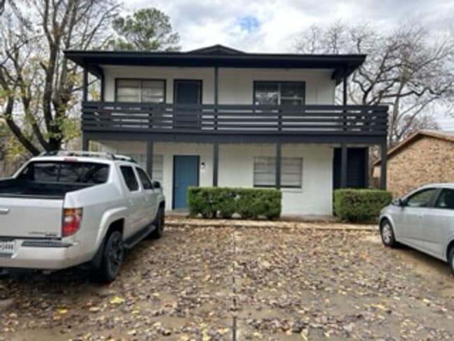 Building Photo - 400 Donnell Dr