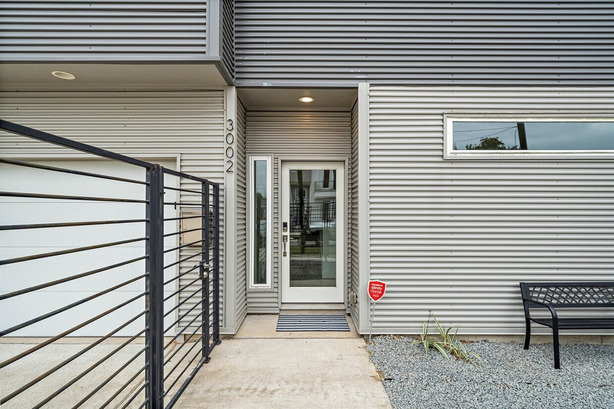 Primary Photo - 3002 Hawkins St