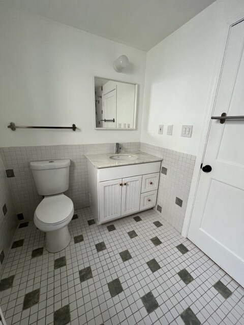 Building Photo - 2677 N Orchard St