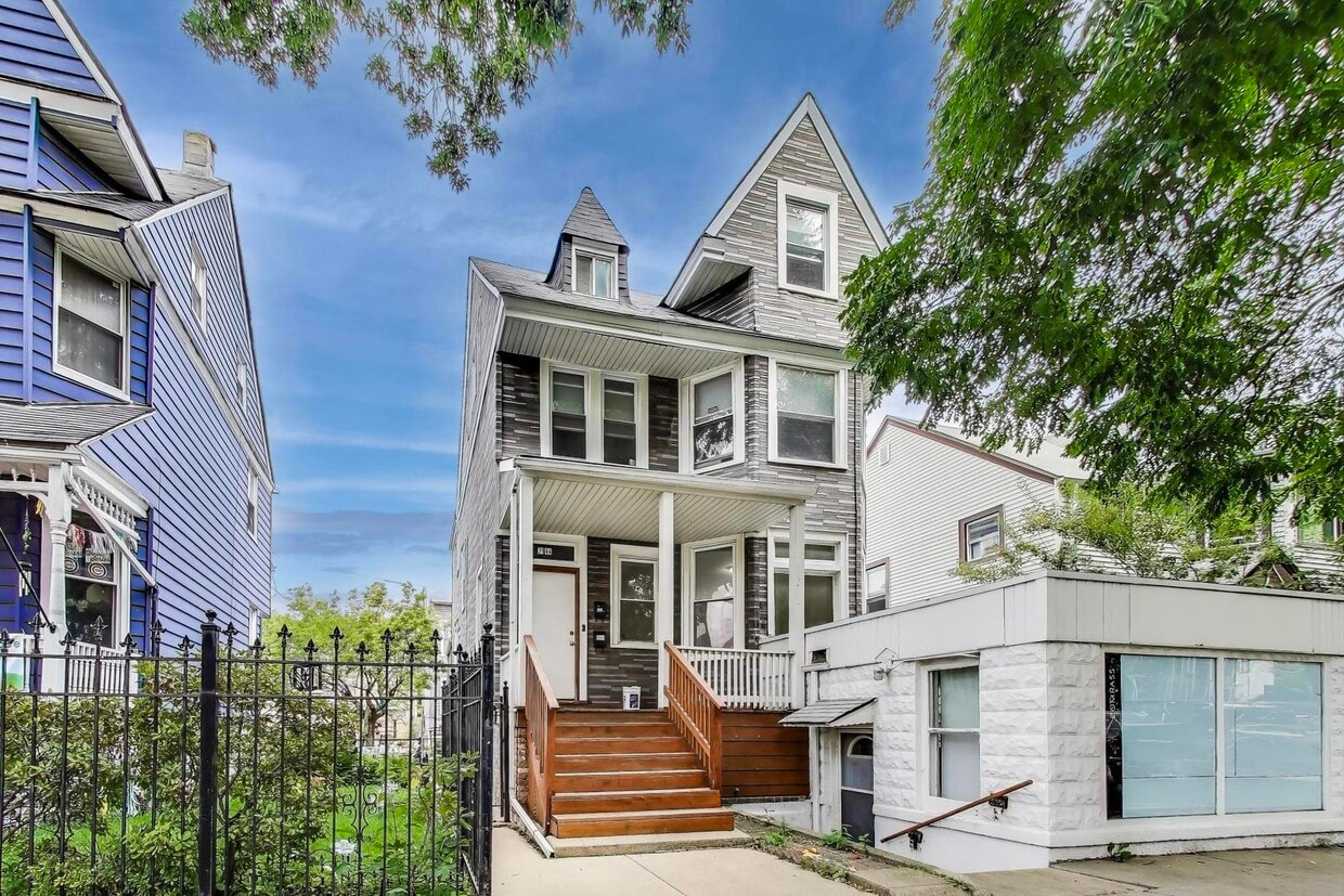 Primary Photo - 2142 W Rosemont Ave